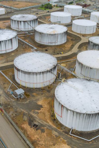 Volatilität an den Ölmärkten setzt sich fort – Exportstopps drohen Ölspeicher im Nahen Osten zu überfüllen – Heizöl etwas teurer